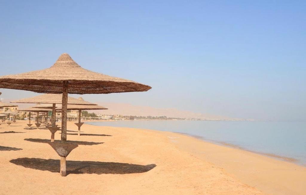 A Sea View Spacious Cheering 5 Bedroom Villa Ain Sokhna "Ain Bay" فيلا كاملة للإيجار قرية العين باي 아인 수크나 외부 사진