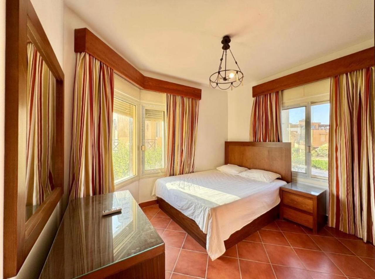 A Sea View Spacious Cheering 5 Bedroom Villa Ain Sokhna "Ain Bay" فيلا كاملة للإيجار قرية العين باي 아인 수크나 외부 사진