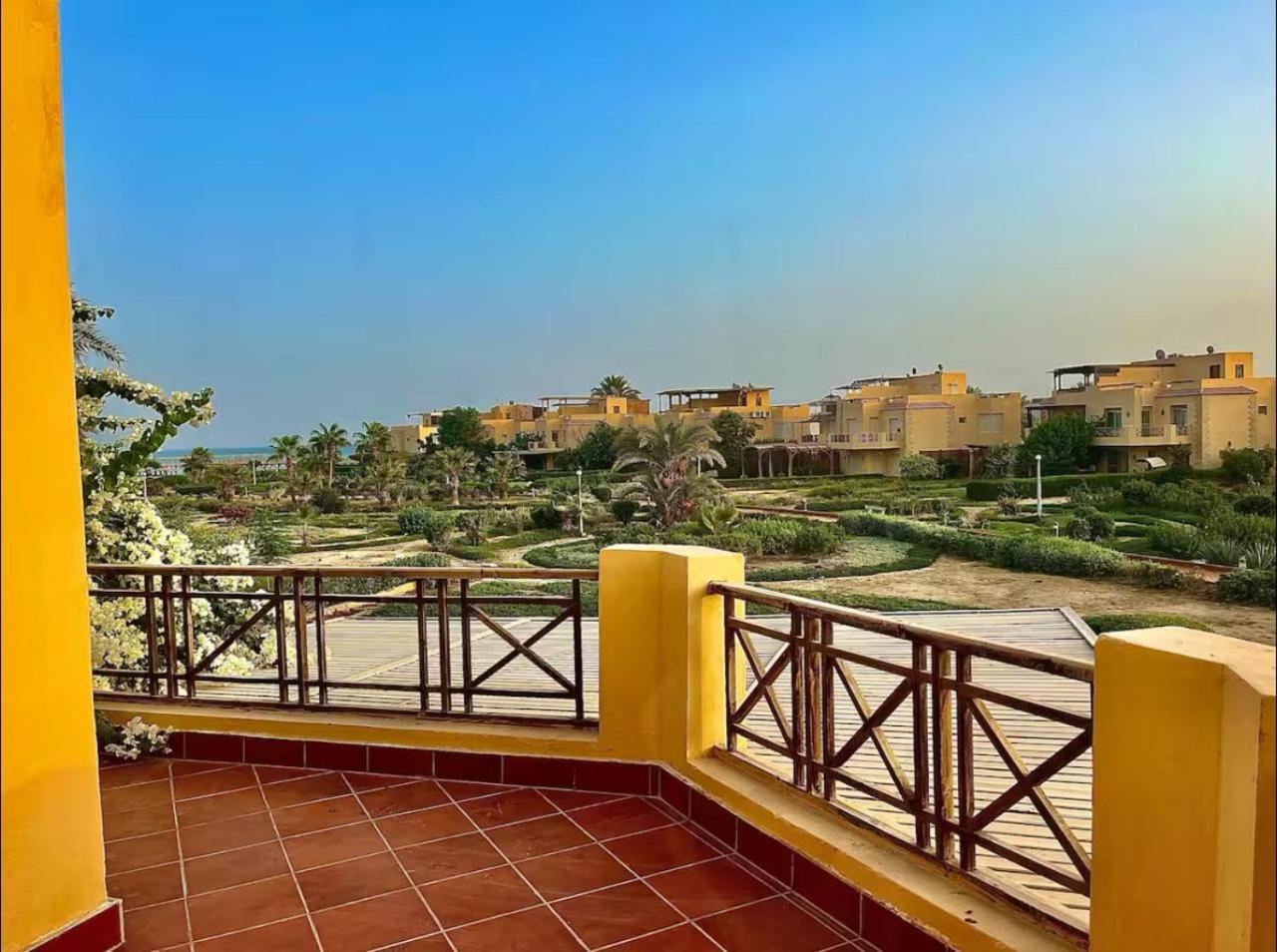 A Sea View Spacious Cheering 5 Bedroom Villa Ain Sokhna "Ain Bay" فيلا كاملة للإيجار قرية العين باي 아인 수크나 외부 사진